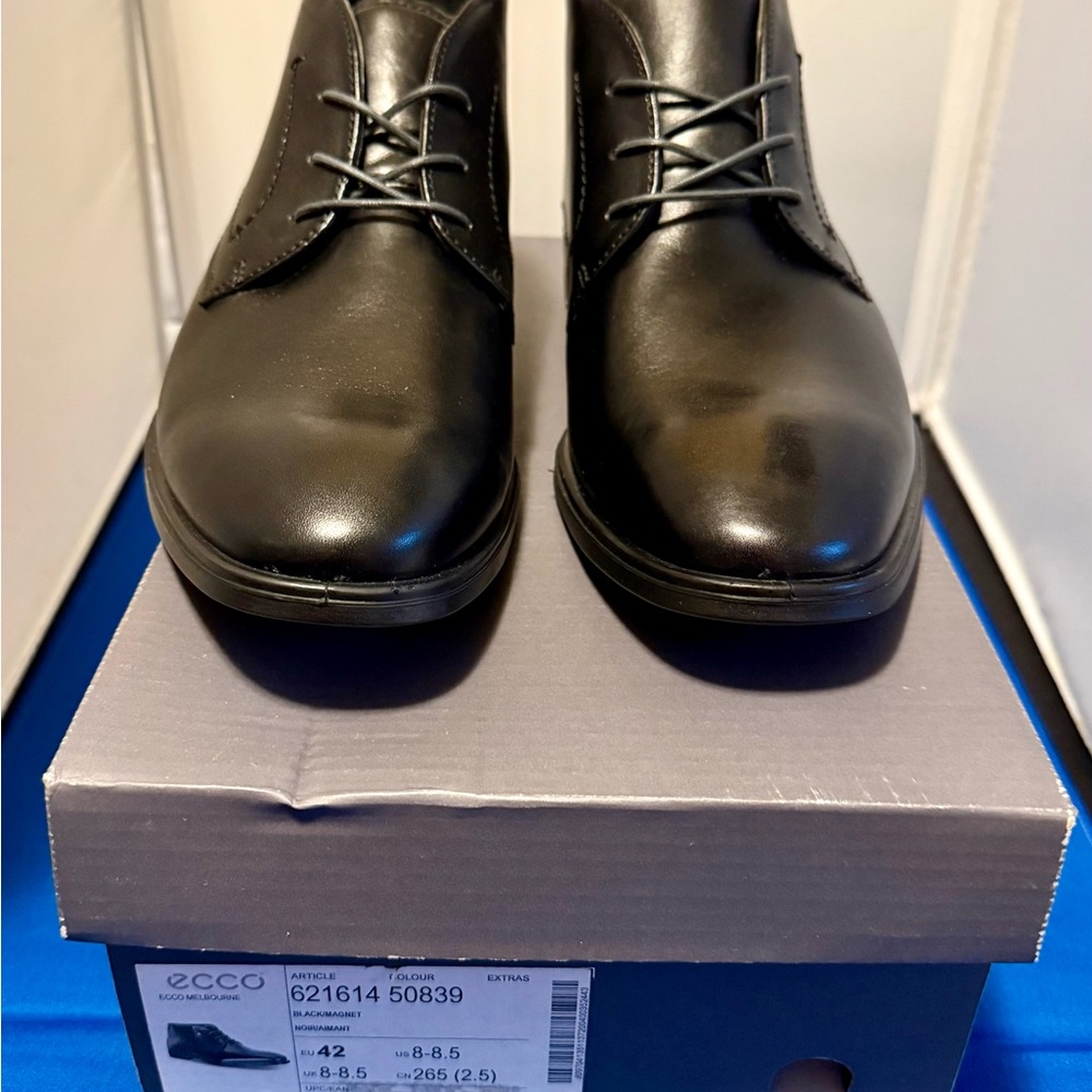 Ecco Men's Melbourne Mid laced boot Black leather.